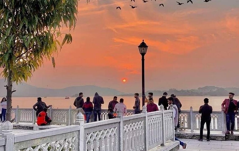 Ambrai Ghat Udaipur: Heart of Lake Pichola